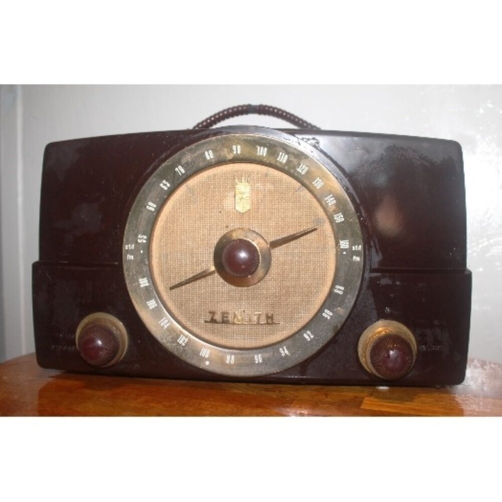 1950's Collectible Vintage Antique Zenith Armstrong Tube Radio WORKS!